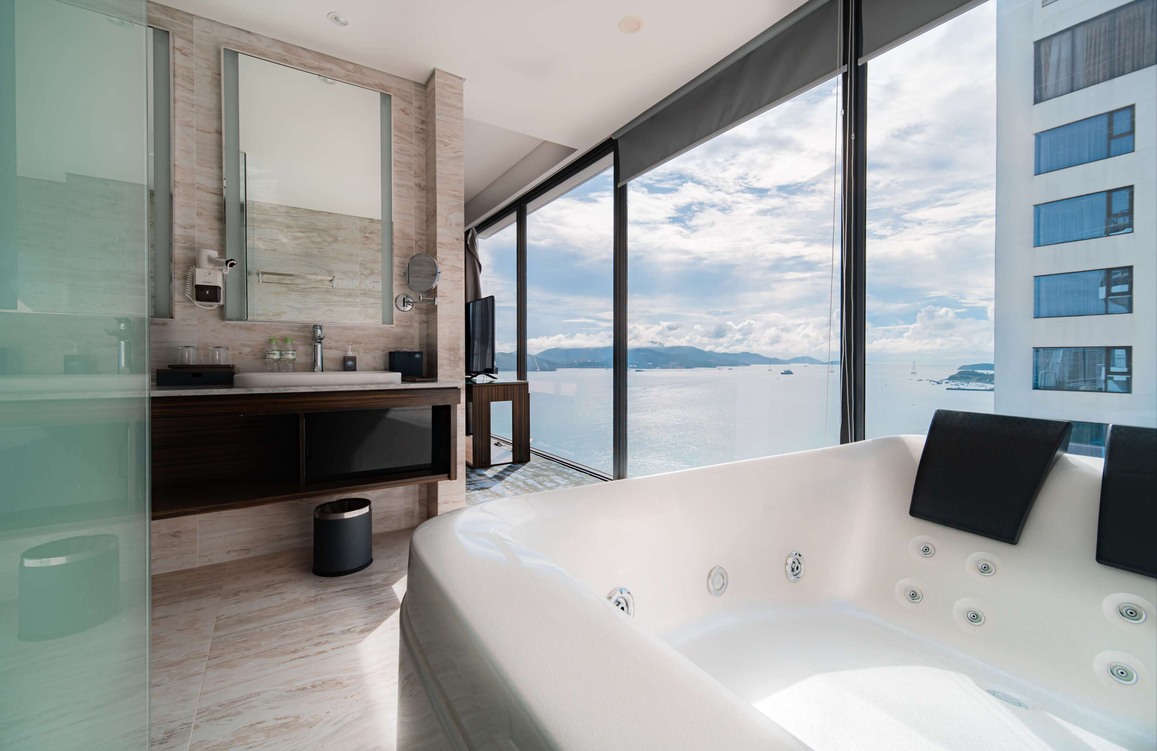 queen ann suite super king | deep-soaking bathtub