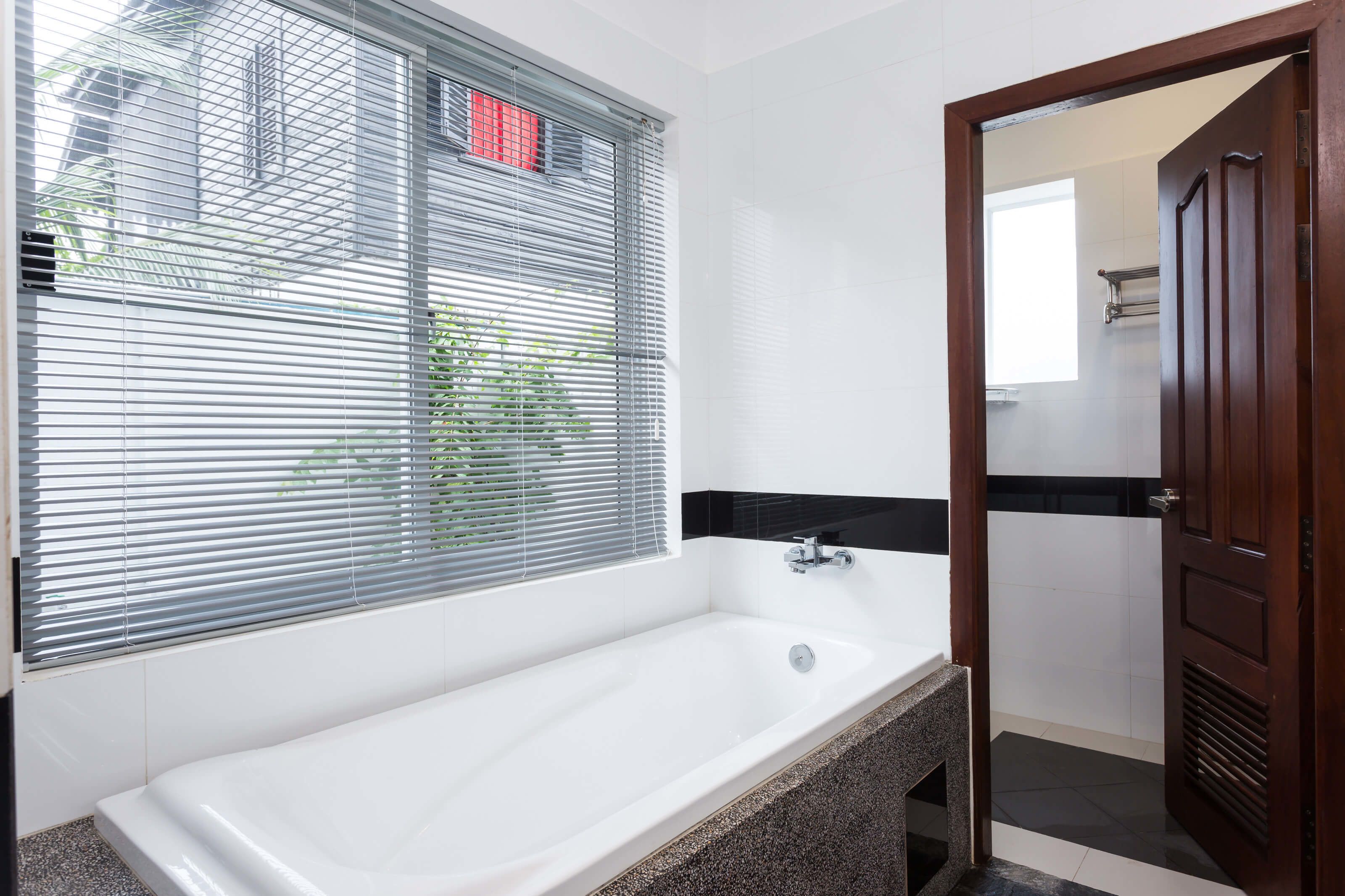 twin room | deep-soaking bathtub