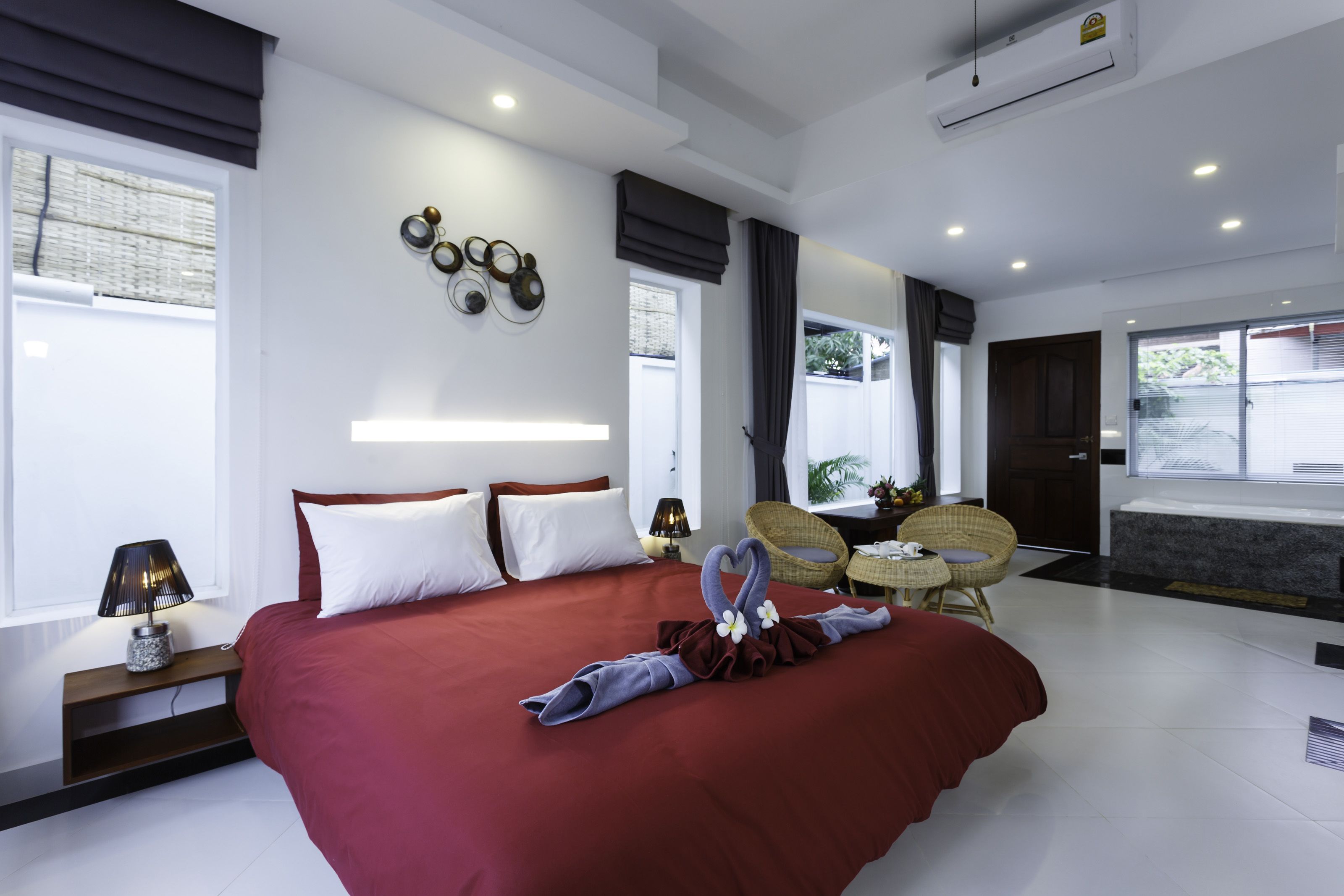 double room | minibar, in-room safe, desk, blackout curtains