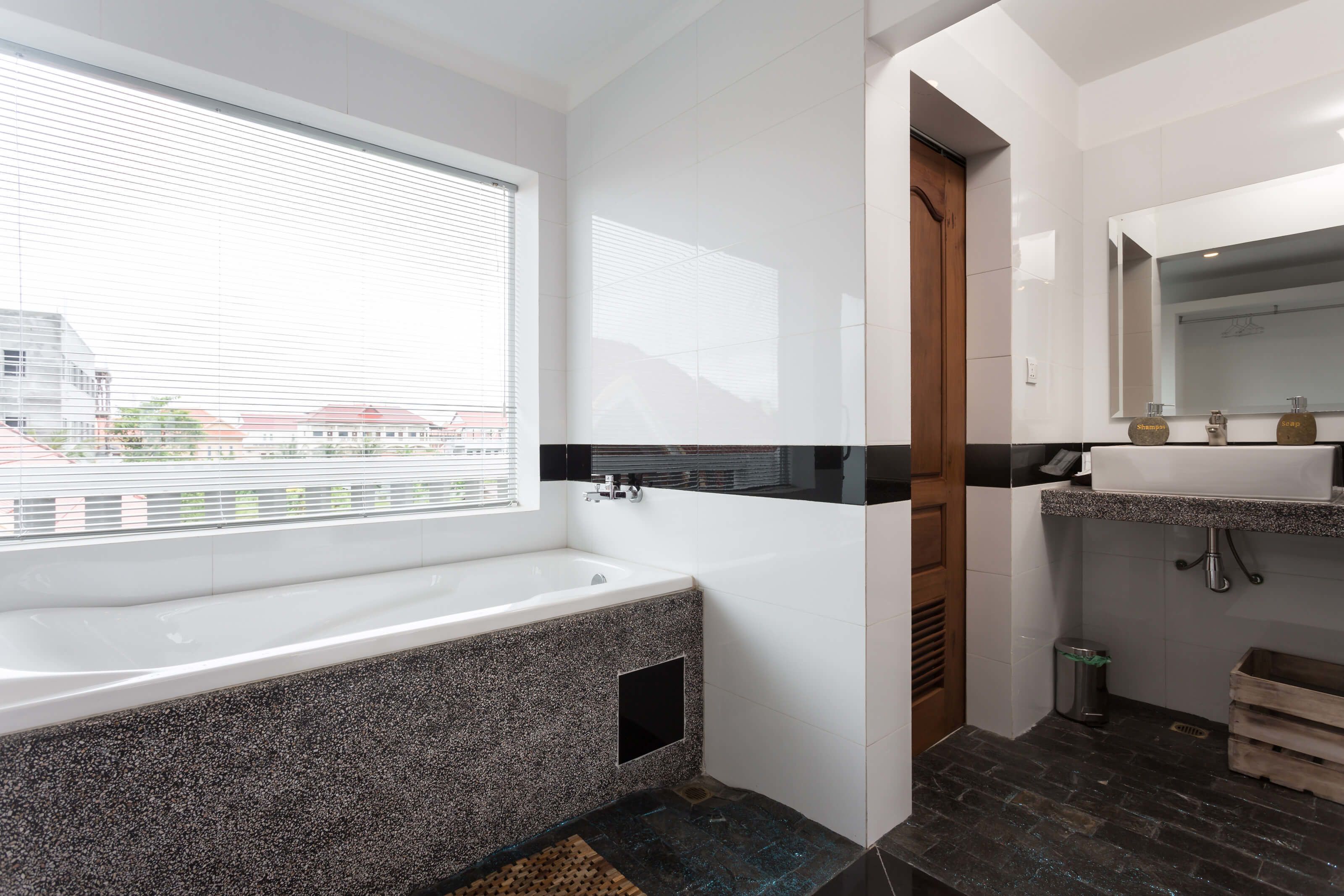 family room | bathroom | separate bathtub and shower, free toiletries, towels