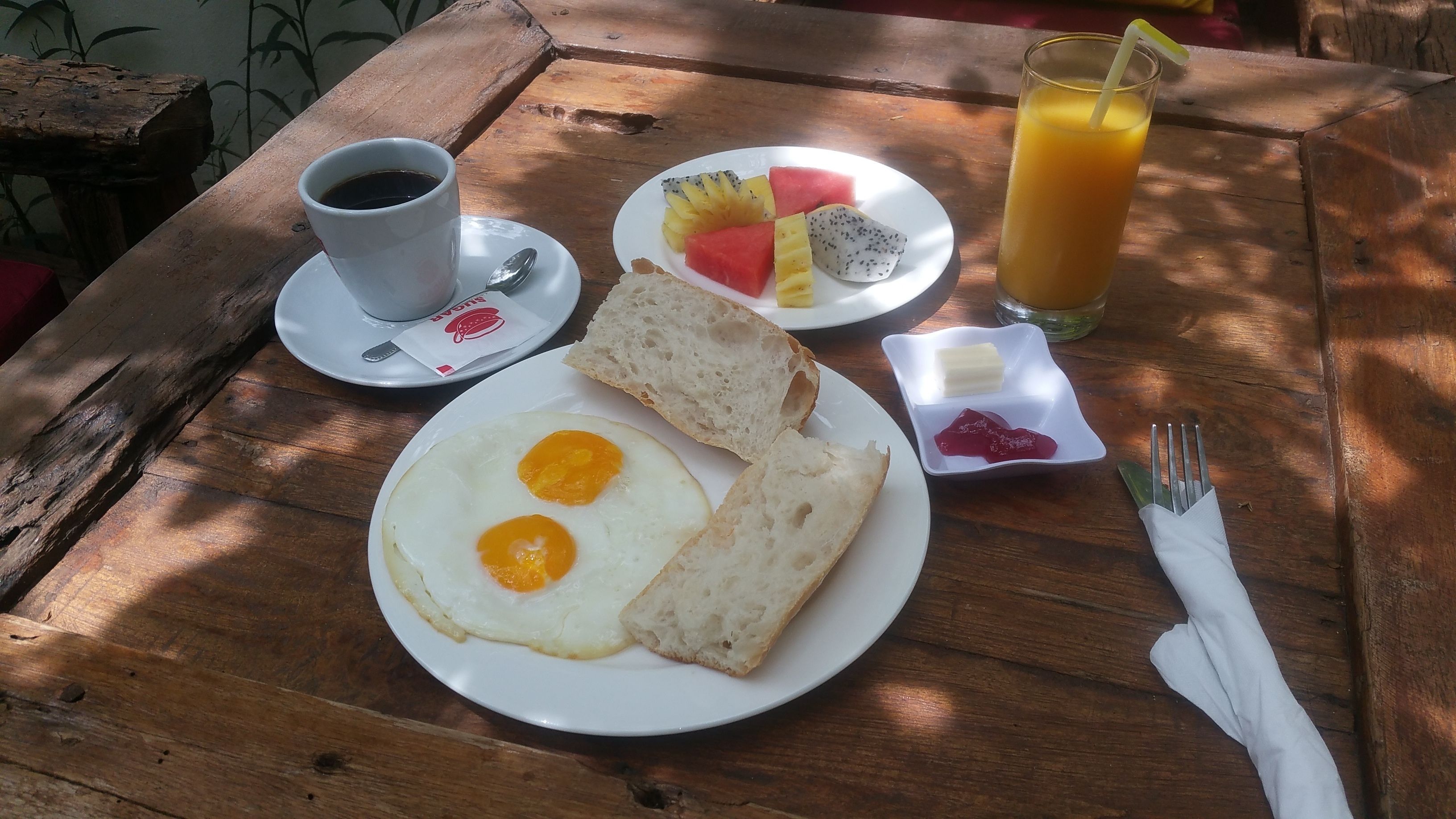 daily cooked-to-order breakfast for a fee