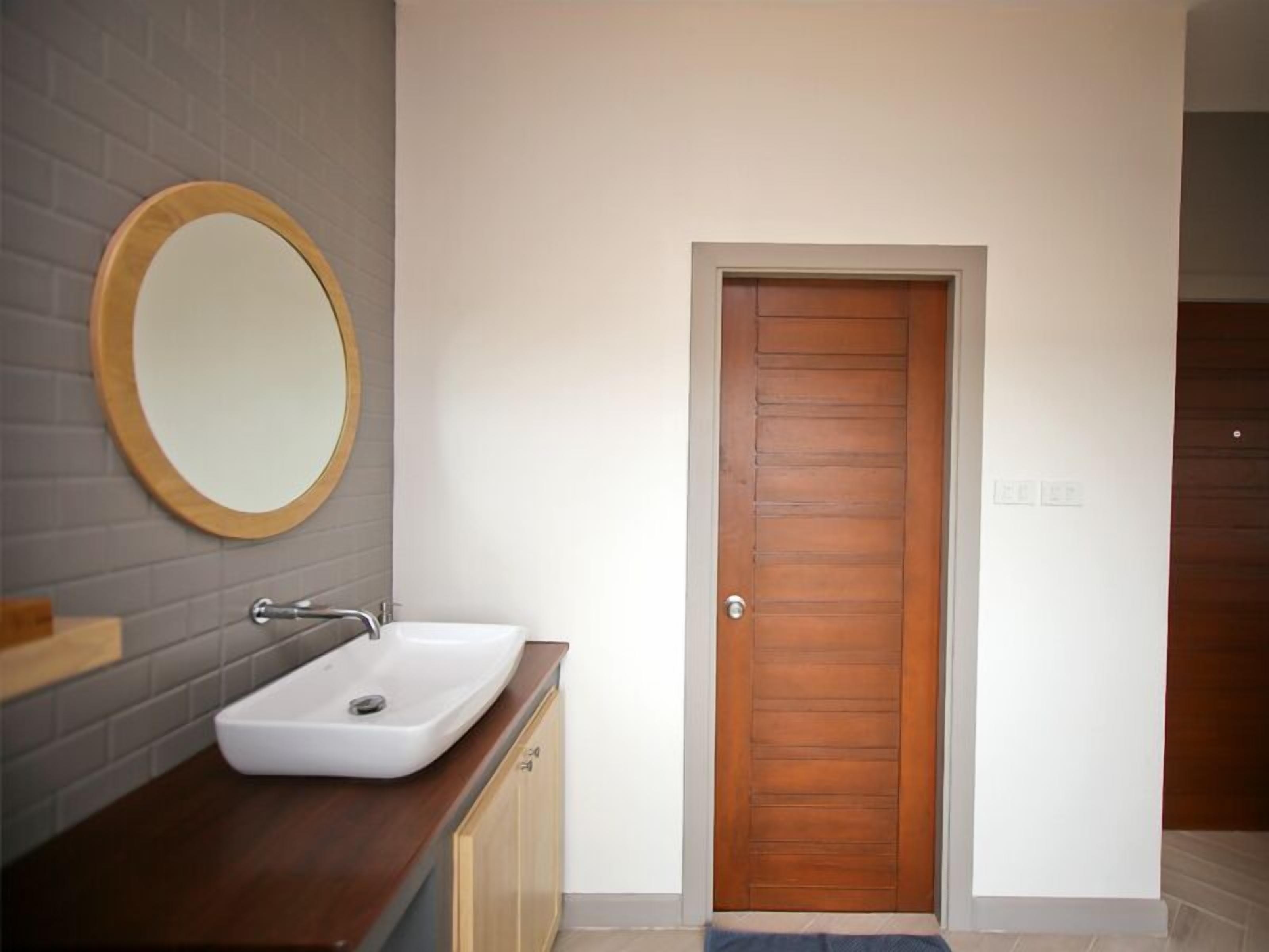 superior double  with temple and mountain view | bathroom sink