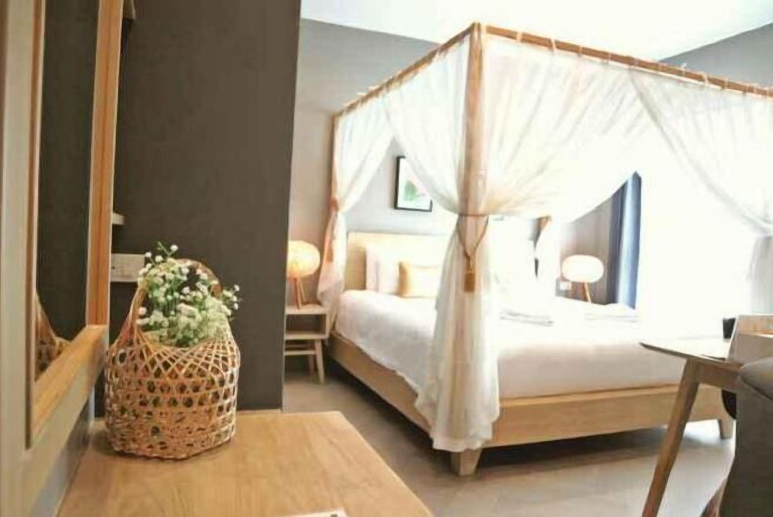 Zimmersafe, Schreibtisch, Verdunkelungsvorhänge, schallisolierte Zimmer