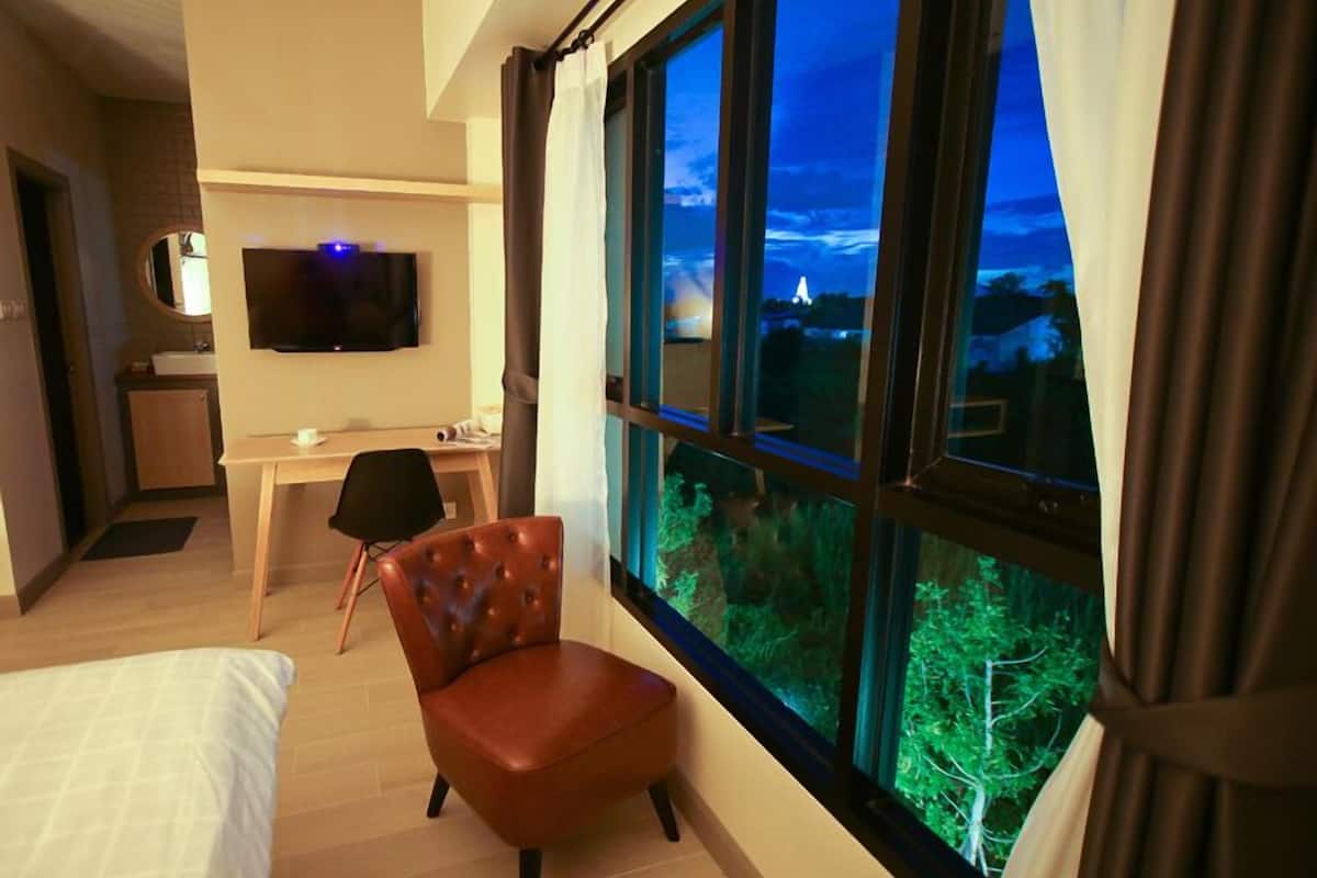 in-room safe, desk, blackout curtains, soundproofing