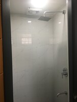 Ducha del cuarto de baño