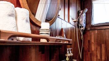 Shower, free toiletries, bathrobes, slippers