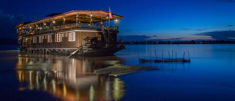 Fachada del alojamiento - Noche