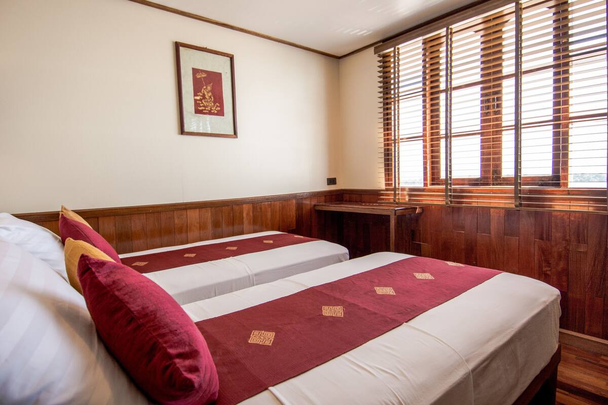 En Suite Cabin Twin Room