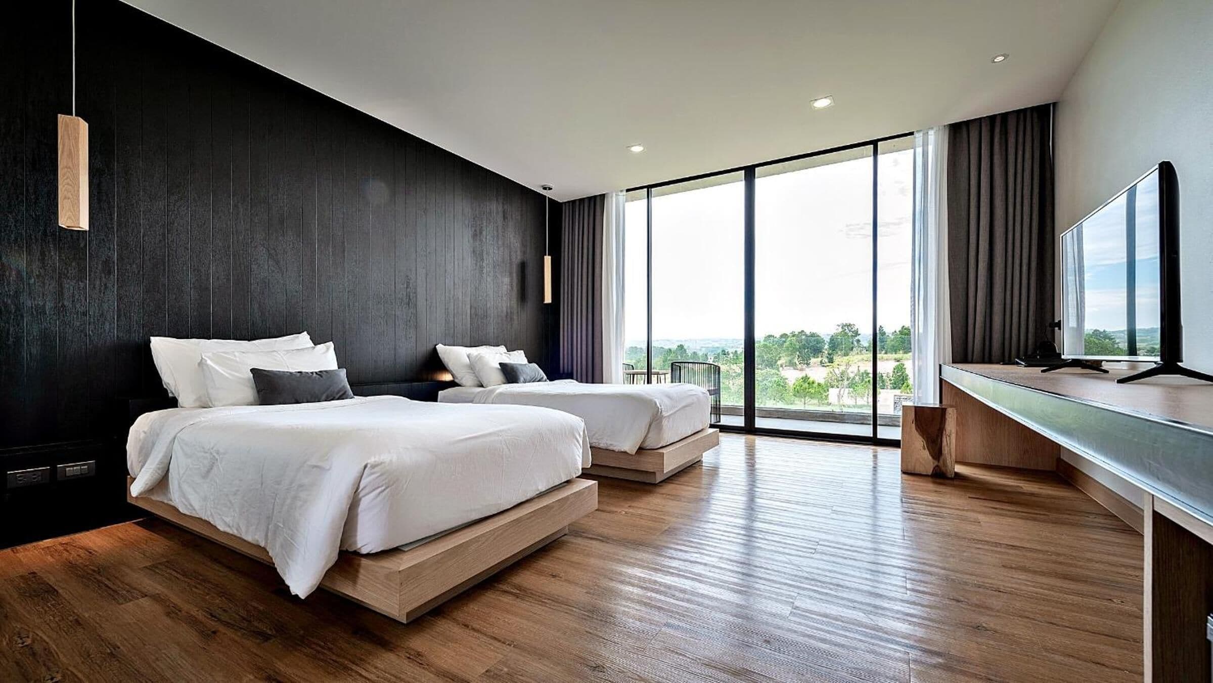 Blackout drapes, rollaway beds, free WiFi