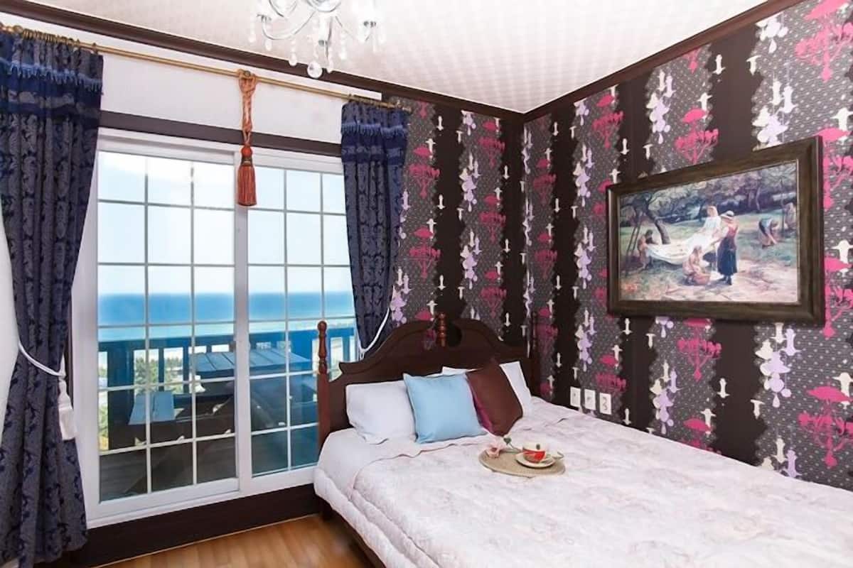 Double Room (Tulip) | Individually decorated