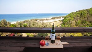 Double Room (Rosemary) | Terrace/patio - Sunrise Pension (Gangneung)