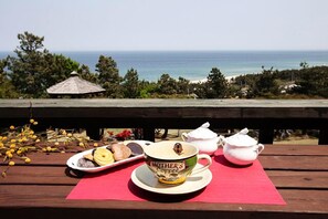 Kamar Double (Edelweiss) | Teras/patio