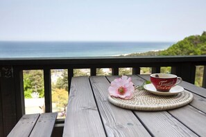 Double Room (Tulip) | Terrace/patio - Sunrise Pension (Gangneung)
