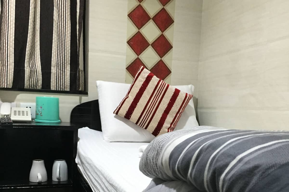 Single Room | Iron/ironing board (on request), WiFi (free)