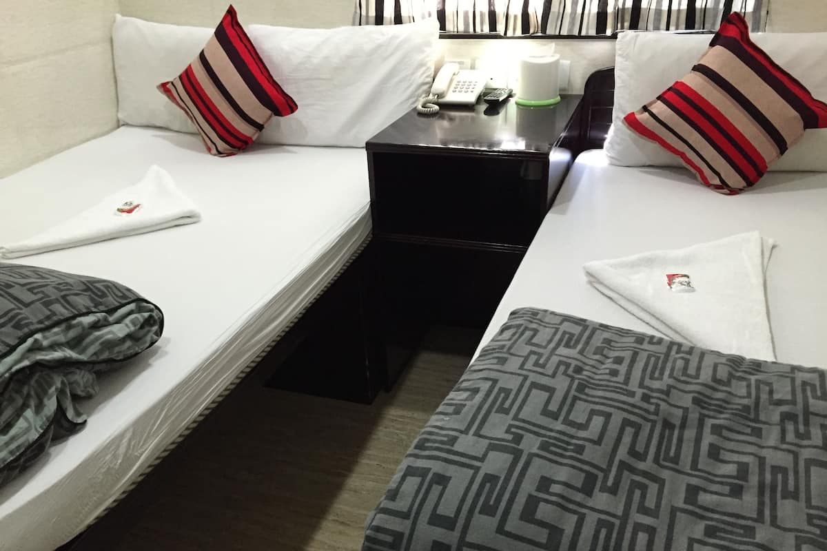 Quarto triplo | Ferros/tábuas de passar roupa, Wi-Fi de cortesia