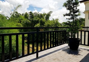 Design-Villa, 2 Schlafzimmer, Küche, Bergseite | Terrasse/Patio