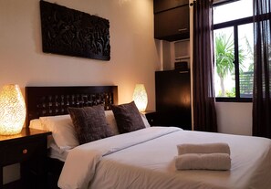 2 bedrooms, premium bedding, down duvets, individually decorated - Tagaytay Summer House (Tagaytay)