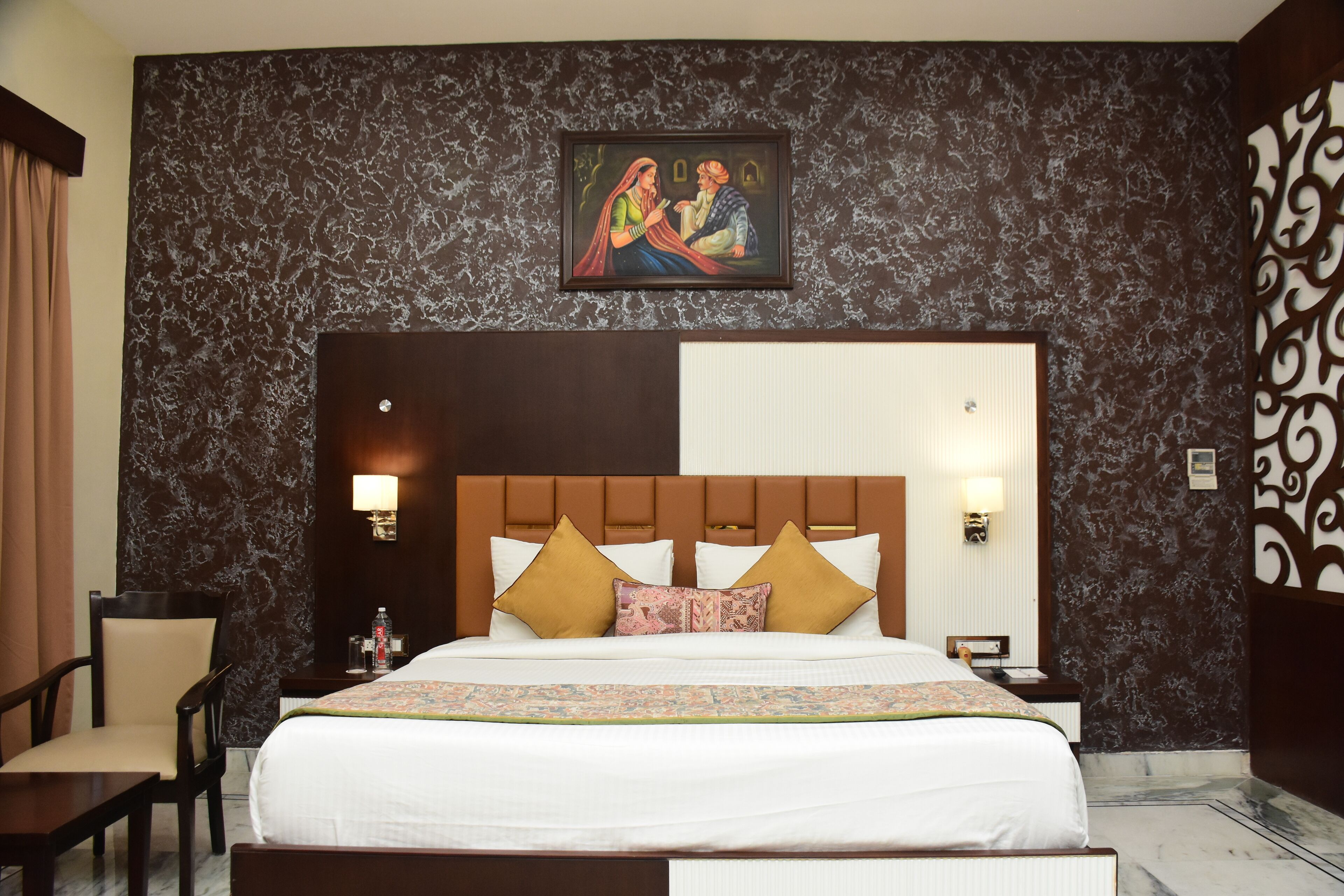 Comfort Suite | Minibar, in-room safe, free WiFi, bed sheets