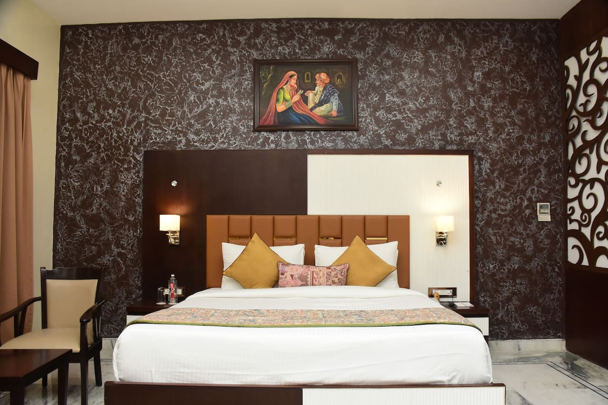 Comfort Suite | 1 bedroom, minibar, in-room safe, free WiFi