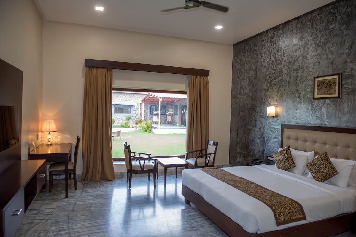 Superior Room | 1 bedroom, minibar, in-room safe, free WiFi