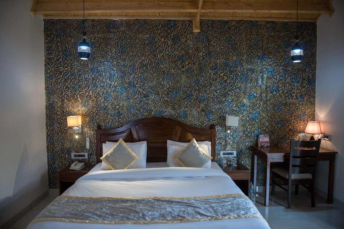 Royal Cottage | 1 bedroom, minibar, in-room safe, free WiFi