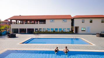 Outdoor pool, sun loungers