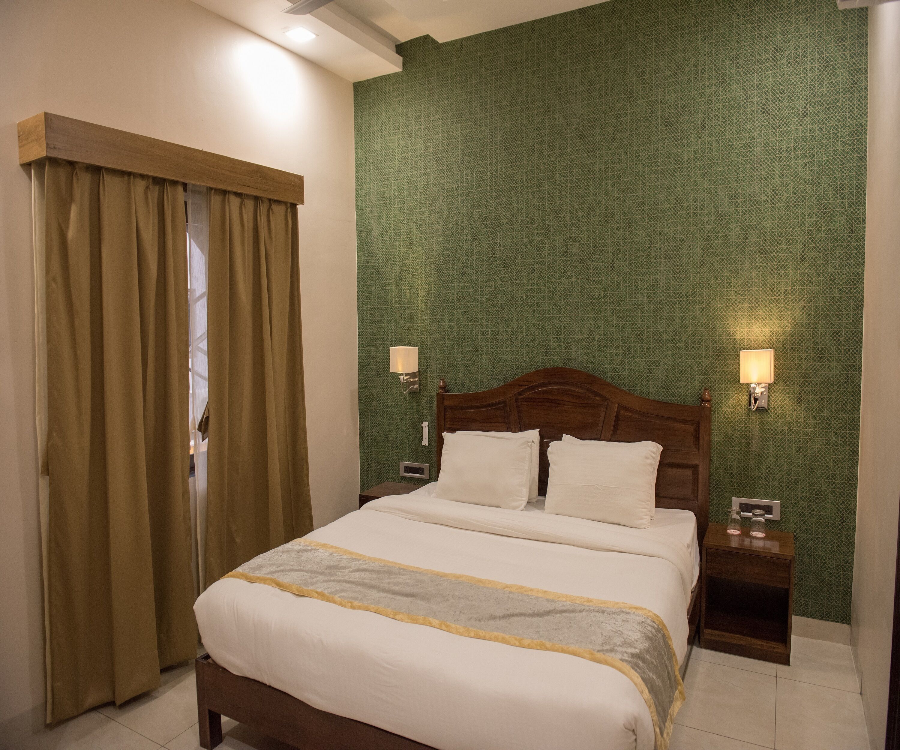 Minibar, in-room safe, rollaway beds, free WiFi