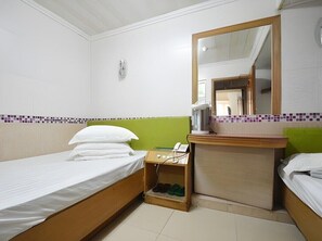 Familie driepersoonskamer, Meerdere bedden | Gratis wifi, beddengoed