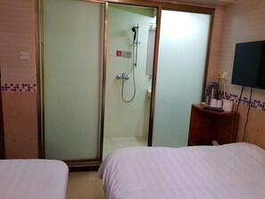 Family Triple Room, Berbilang Katil | Pancuran Bilik Mandi