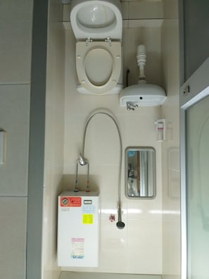 Shower, free toiletries, hair dryer, slippers - Unique Hostel (Kowloon)