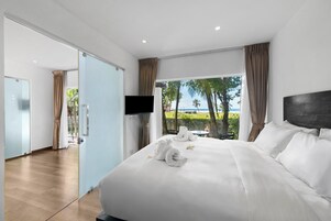 Two bedroom Seaview Deluxe Jacuzzi | 高档床上用品、迷你吧、客房内保险箱、遮光窗帘