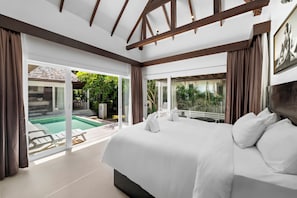 Two bedroom Family Pool Villa | Bộ đồ giường cao cấp, minibar, két bảo mật tại phòng 