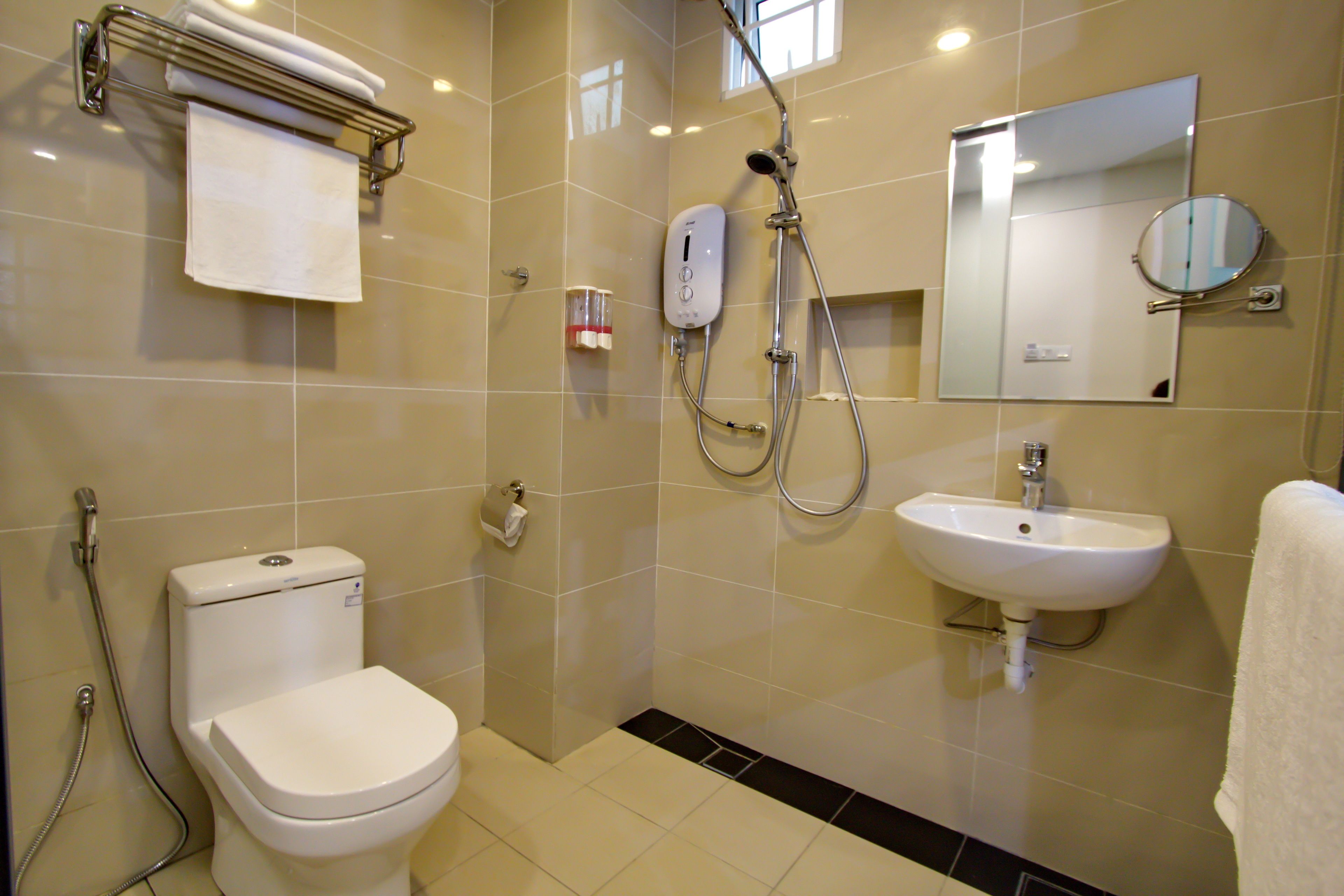 Twin Room | Bathroom