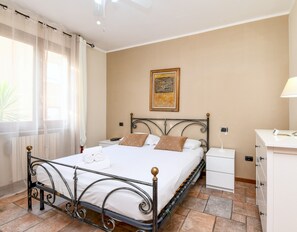 เอลีทอ  พาร์ทเมนท์, 1 ห้องนอน, สระว่ายน้ำส่วนตัว, วิวสระว่ายน้ำ | 1 ห้องนอน, เตารีด/โต๊ะรีดผ้า, เปล/เตียงเด็กอ่อน, Wi-Fi ฟรี