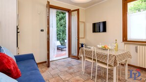 Unclassified image, 2 of 30, button - Desenzanoloft – Garden and Pool - Casa Annamaria (Desenzano del Garda)