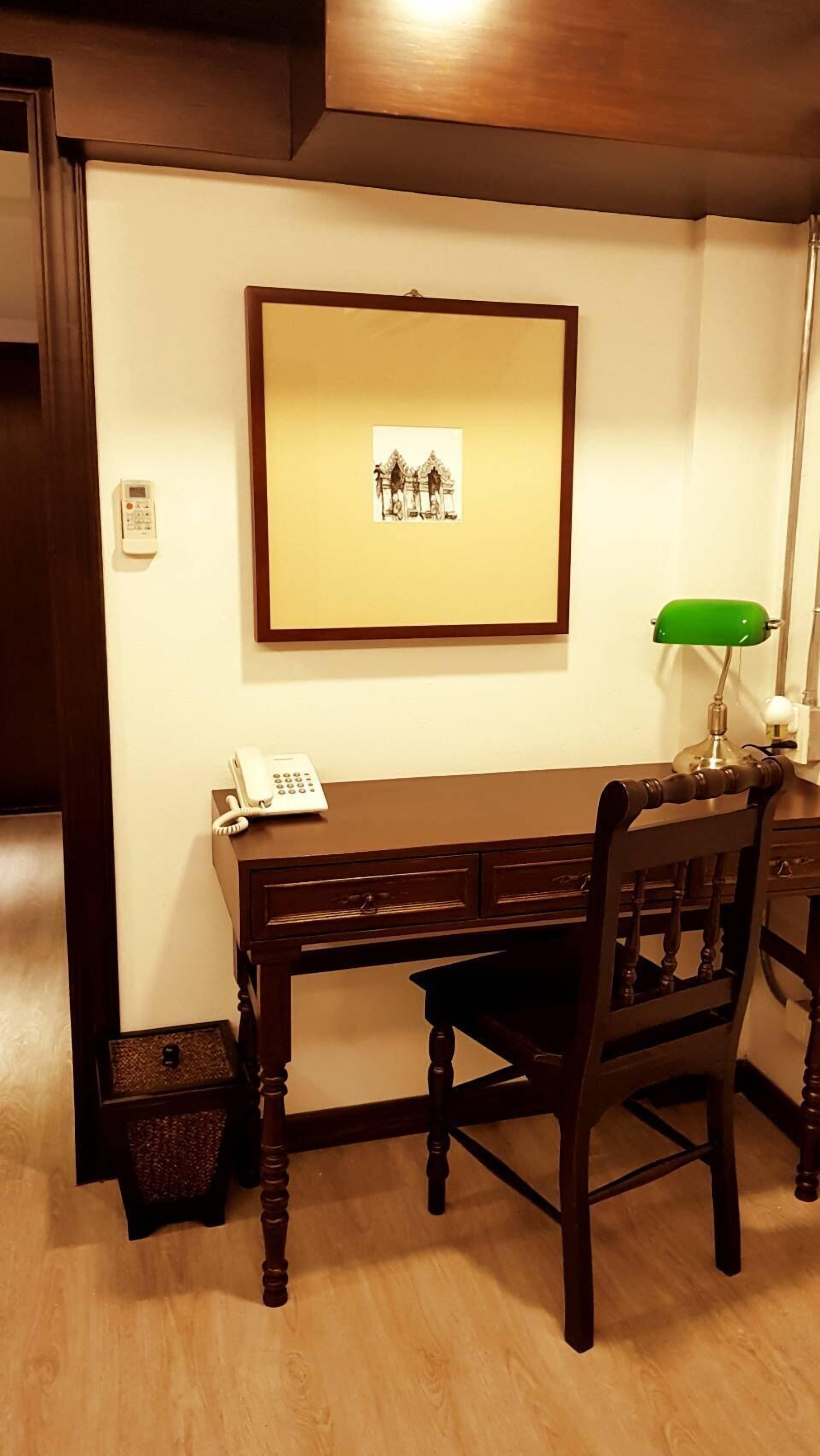 deluxe twin room | minibar, in-room safe, free wifi, bed sheets