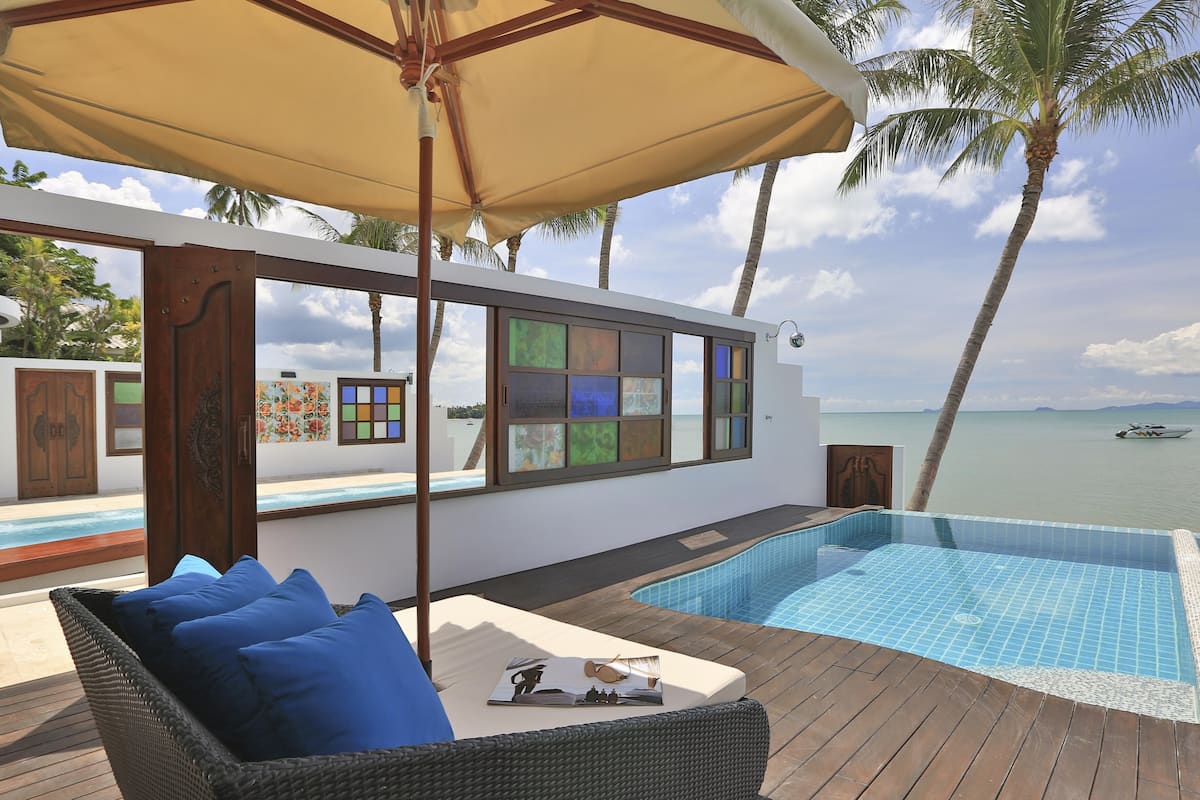 Villa, piscina privada, frente a la playa | Vistas al mar