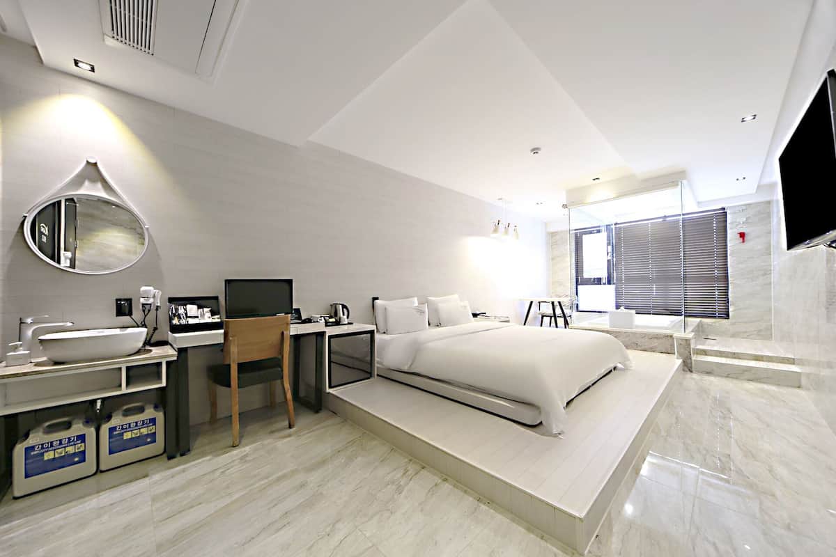 Chambre Premium (No Breakfast on Mondays)