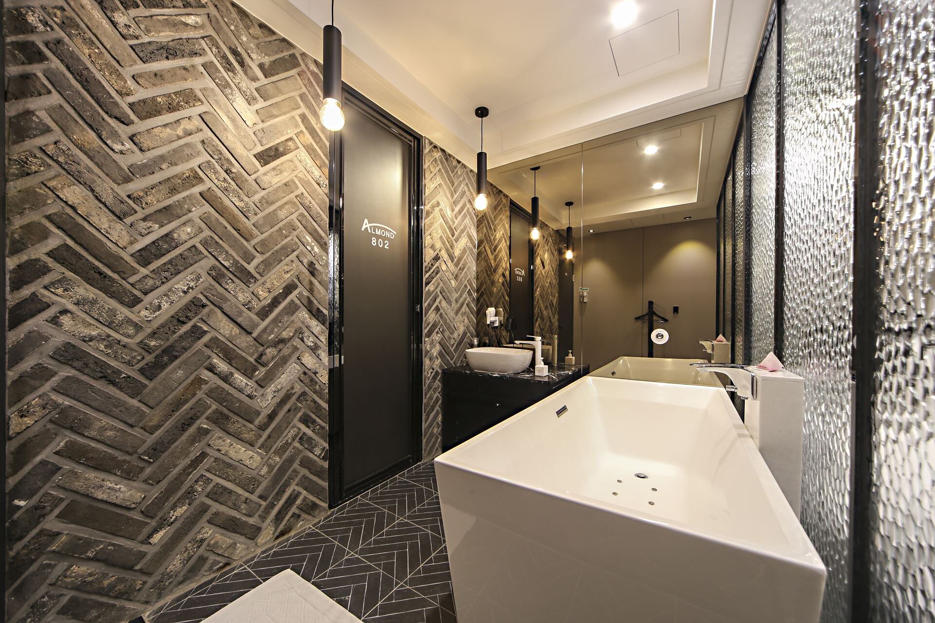 premium twin room (no breakfast on mondays) | bathroom | combined shower/bathtub, free toiletries, hair dryer, bathrobes