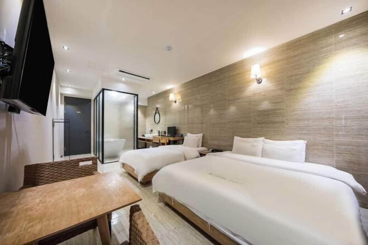 Articles gratuits dans le mini-bar, chambres insonorisées, Wi-Fi gratuit