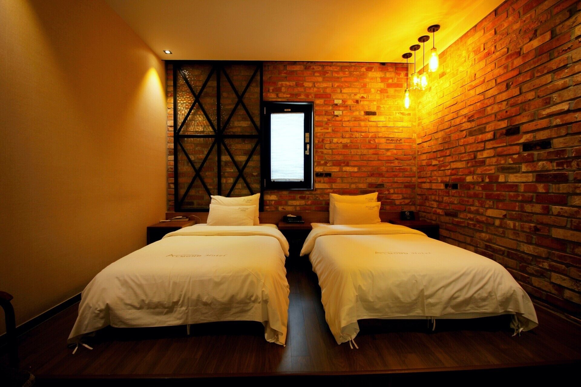 deluxe twin room (no breakfast on mondays) | 1 bedroom, free minibar, soundproofing, free wifi