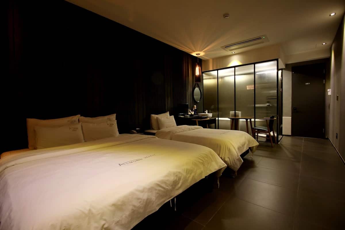 Chambre Premium avec lits jumeaux (No Breakfast on Mondays)