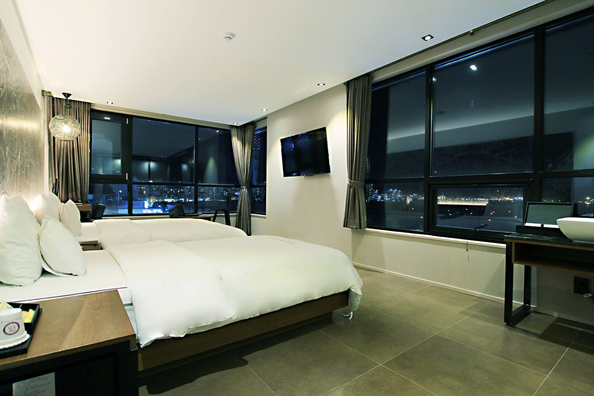 suite with sea view | 1 bedroom, free minibar, soundproofing, free wifi