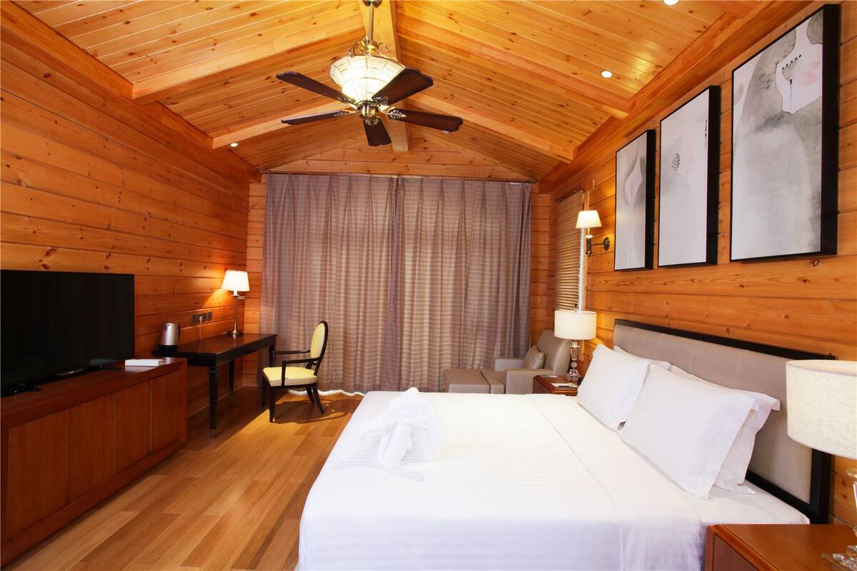 Suite (Maplewood)