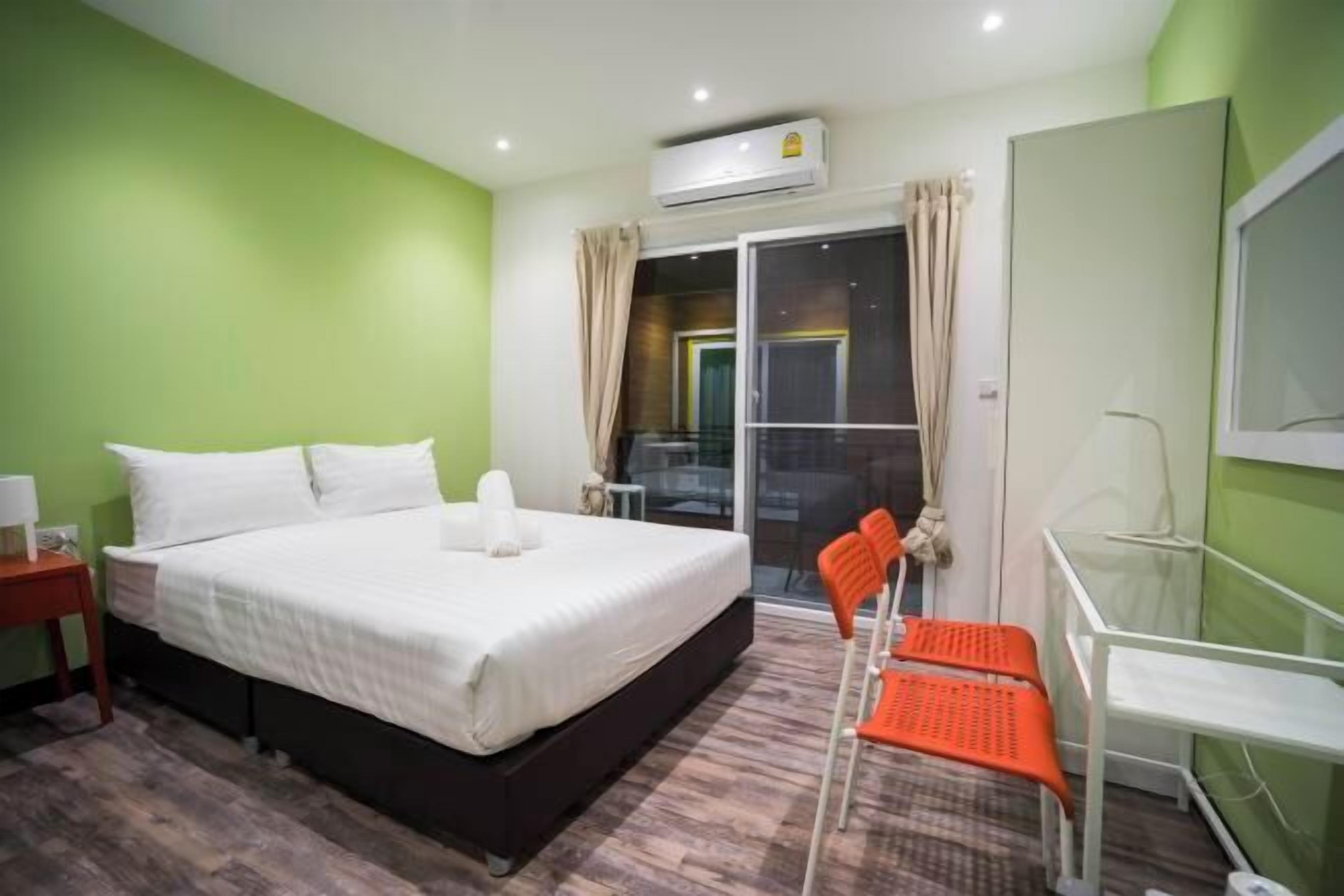 In-room safe, blackout curtains, free WiFi, bed sheets