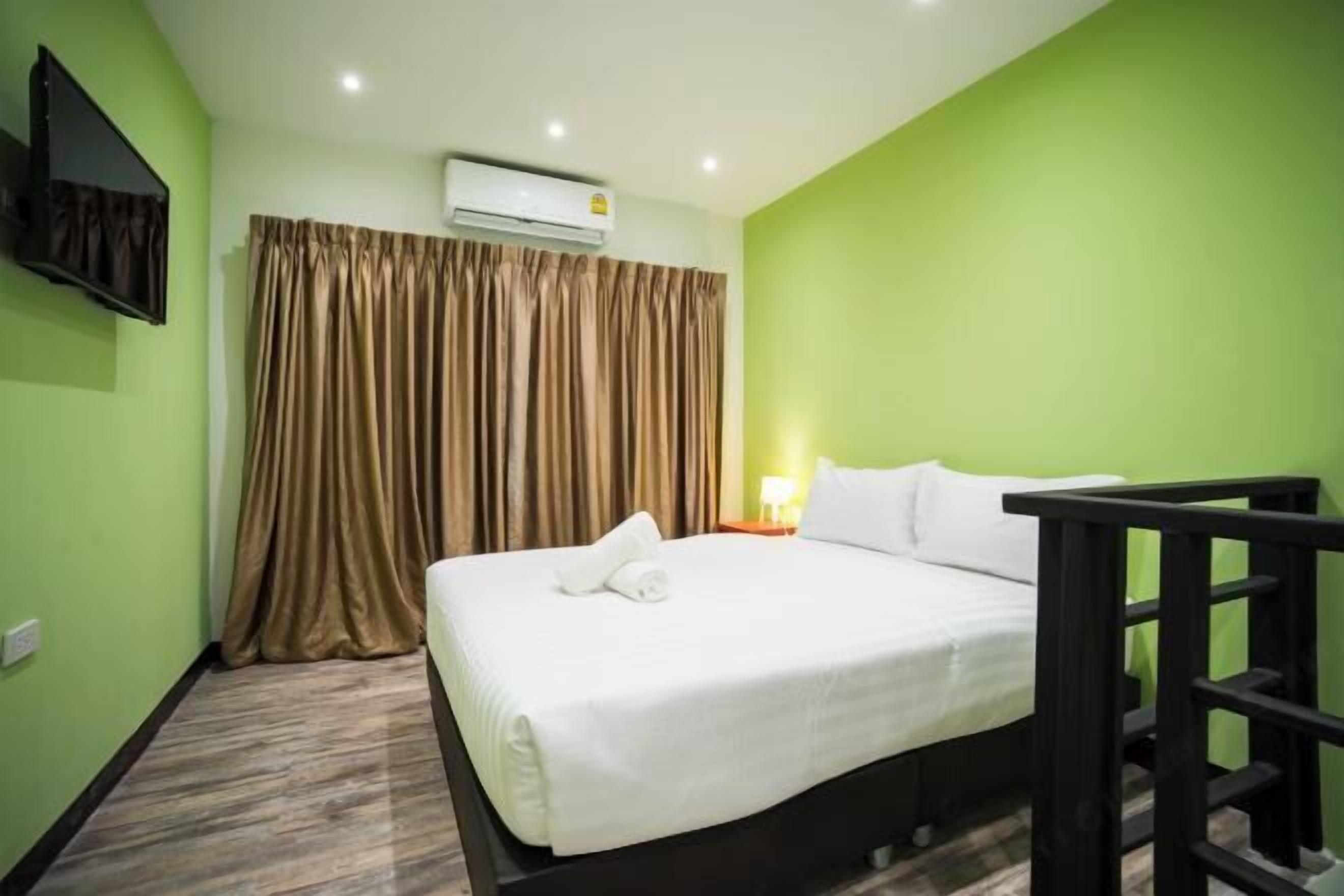 In-room safe, blackout curtains, free WiFi, bed sheets