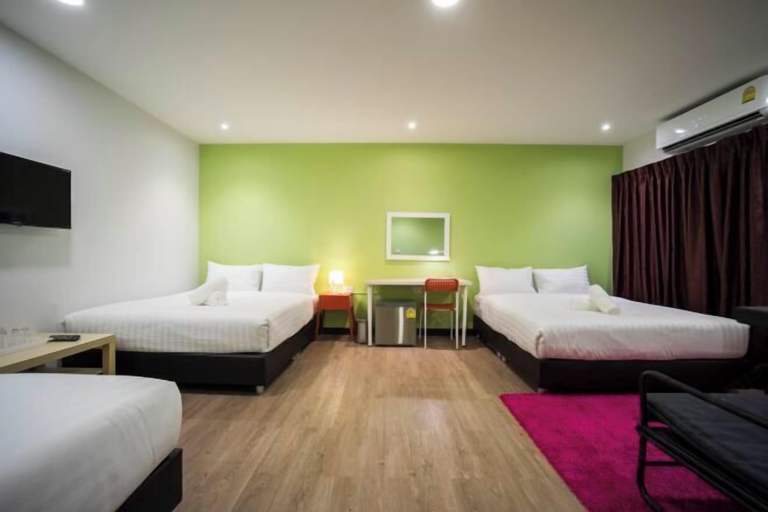 In-room safe, blackout curtains, free WiFi, bed sheets