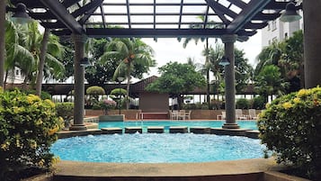 Bồn tắm spa ngoài trời