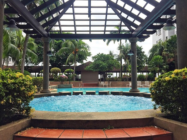 Outdoor spa tub - Amadel Residence (Malacca City)