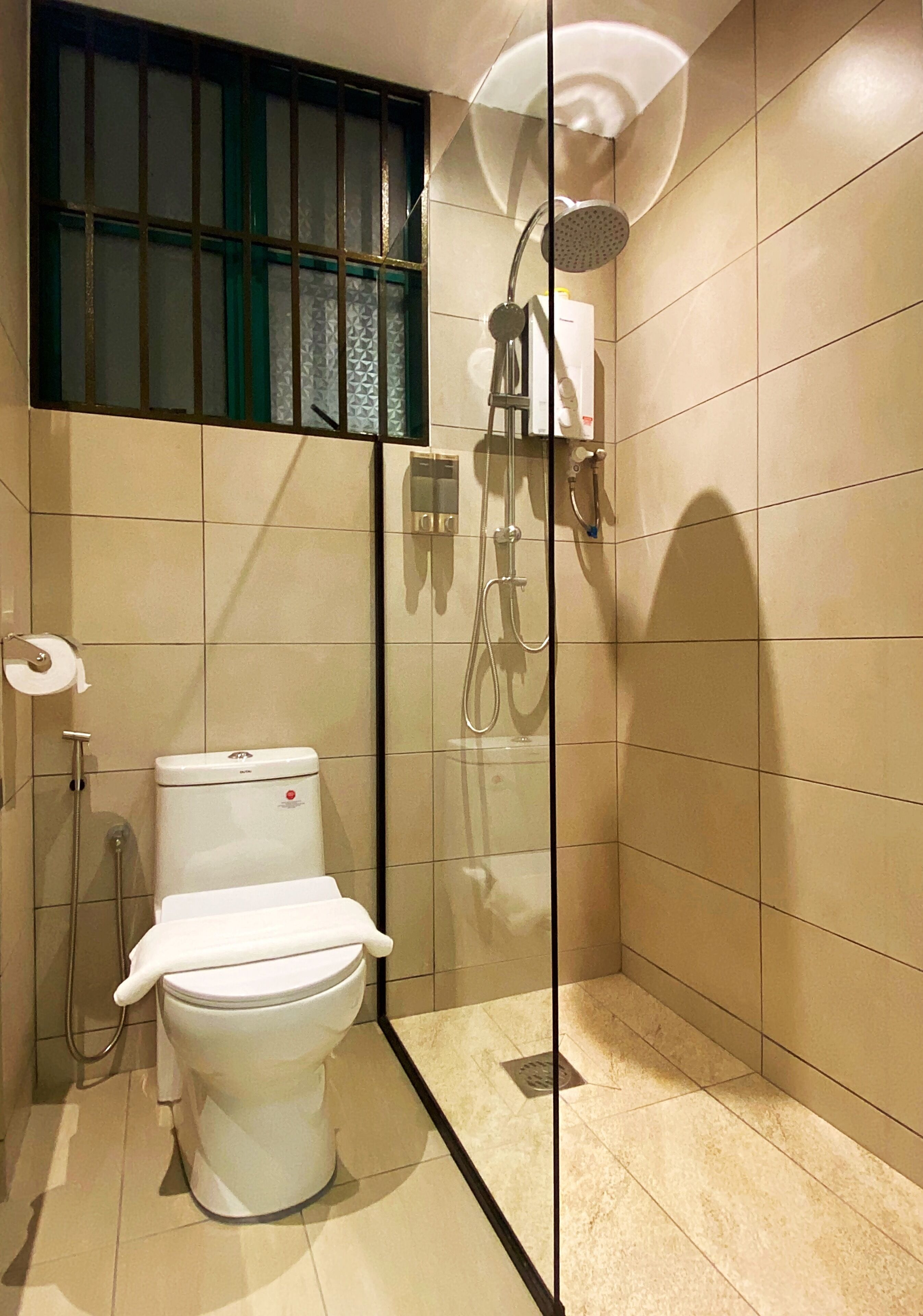 seanest residence 18 | bathroom | shower, rainfall showerhead, free toiletries, hair dryer